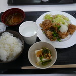 広島大学生協 プナナダイニング - 鶏ぽん唐揚げ　冷奴　味噌汁　ライス中