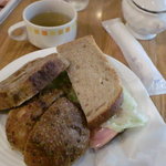 ランチAパン盛り合わせとカップスープ