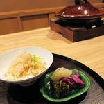 観山 - 土鍋カニご飯、他に赤だしも