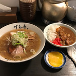 すみれ - 平日限定、塩ラーメソラソチ！  今日はお久しぶりな「ラーメソ屋さんのカレー」を選択