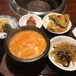 Chogachippu - 豆とチーズのチゲ定食。豆をすってあり呉汁みたいなスープ。