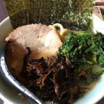 Ramen Sahara - 豚骨醤油ラーメン きくらげほうれん草トッピング