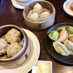 暖龍 餃子王 - 小籠包はアツアツなので汁に注意ですね