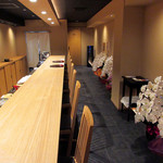 観山 - 店内はL字型カウンター