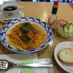 セブンローストコーヒー - ◆パスタランチ（650円：税込だったような）
            「パスタ」「ミニサラダ」「パン」「コーヒー」のセット。