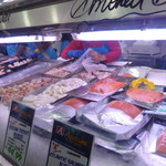 South Melbourne Market - カットしたり加工されると途端に値段があがるのがオーストラリア