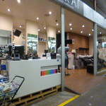South Melbourne Market - 路面店みたいな床屋で丸見えなのが面白いけどだれも気にしていないｗ