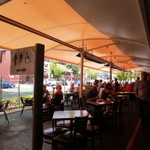 South Melbourne Market - 外周にレストランがあります