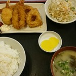 味平 - ミックスフライ定食￥910