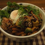 ｃafe one - アボカドとチキンの温玉テリマヨ丼　（アボテリ）
