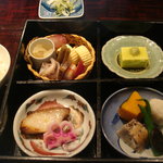 神宮道波多野 - 松花堂弁当ですが、赤出汁を撮り忘れてました。