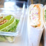 ＲＦ１ - アボカドサラダとバジルチキンサンド