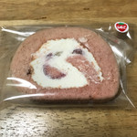 福嶋屋 製菓舗 - イチゴ味のロールケーキ