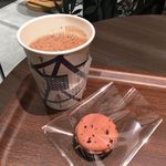 ジャンポール エヴァン チョコレート バー - ショコラショー パリジャン 540円
      マカロン サオ トメ 270円