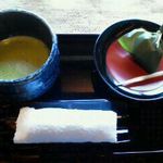 華鳳 - 薄茶と麩饅頭