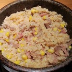 焼肉市場めぐろや - 石焼めぐろやライスのアップ（混ぜたところ）。