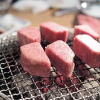 炭火焼肉 なかはら - ヒレを焼いてるところ