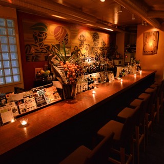[一人飲み・デートに]シックでカジュアルな大人のカウンター
