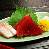 割烹 とんぼ - イカ マグロの赤身 それにカンパチでしょうか。