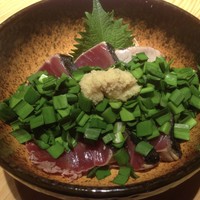 カツオわら炙りニラタタキ