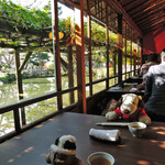 運良く窓際のお席に座れたよ～
          やったね♪