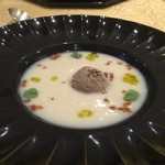 トゥ・ラ・ジョア - カリフラワーの冷製スープ