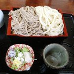 奥信州 - 「あい盛り」といってお蕎麦とうどん両方入ってます