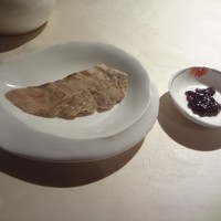 中国飯店 三田店 - お店側のご好意で、通常、皮剥ぎ後、破棄処分する北京ダックのお肉をいただきました