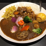 Oufu U Kari Emu - 牛すじ煮込みと野菜カレー830円