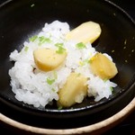 鮎と栗のおこわ入り蒸し
          