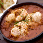 Oven-baked shrimp and scallops with rich American sauce
