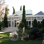 横浜うかい亭 - ガーデンウェディングで人気の別棟・クリスタルサロン