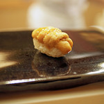 日本橋蛎殻町 すぎた - 北海道の落石の馬糞雲丹の握り