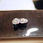 日本橋蛎殻町 すぎた - しめ鯖と大葉、浅葱の巻物