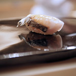 日本橋蛎殻町 すぎた - 鰆（さわら）のわら焼きの握り