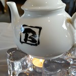 ブラジル屋 - ウォーマーで珈琲を提供