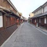 Yoshii Ryokan - 左が吉井旅館