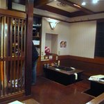 Takonotetsu - 店内の風景です。 入店して直ぐに左手に座敷があります。 その座敷から入口方面を撮っています。
