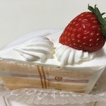 菓匠 幹栄 × Cafe Latte 57℃ - 苺のショート　400円