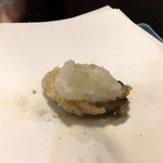 美かさ - 11. 牡蠣（大根おろしをのせて酢橘をかけ、トリュフ入り塩をかけて）