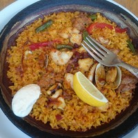 Bar Espanol LA BODEGA 大阪店 - 長崎県産カナトフグとアルボンディガス（肉団子）のパエリャ1,280円