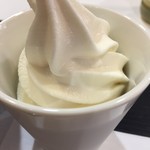 パイヤール - ミルクのソフトクリームで作るアフォガード