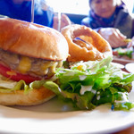 ザ・コーナー ハンバーガー＆サルーン - ハンバーガー＋チェダーチーズ