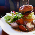 ザ・コーナー ハンバーガー＆サルーン - 