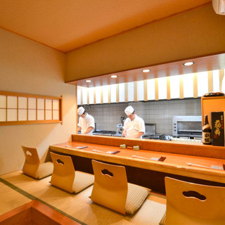 这是一个开放式厨房，工匠会在您面前烹饪。