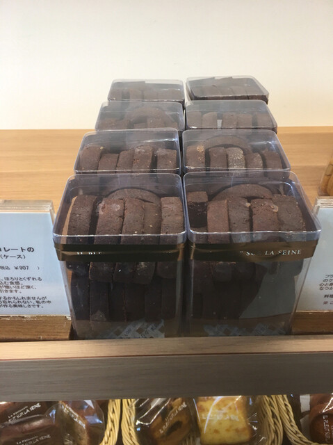 あくの強いチョコレートの塩味クッキーは本当にあくが強すぎで驚き By Chocotto パティスリー イル プルー シュル ラ セーヌ Il Pleut Sur La Seine 代官山 ケーキ 食べログ