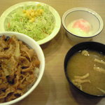 松屋 - 2010/12/04 豚めし野菜セット430円801kcal