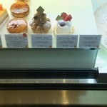 パティスリー・スリール - ショーケースになります