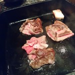 鉄板 かや乃 - 最初はスタッフさんが焼きます！ 2016年12月