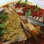 映山红湘菜馆 - 料理写真:双椒魚頭